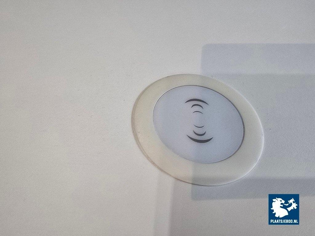 1 x 2-Zijdige elektrische verstelbare bureauopstelling met stoelen – foto 7 – kavel bij Plaats Je Bod, Weesp