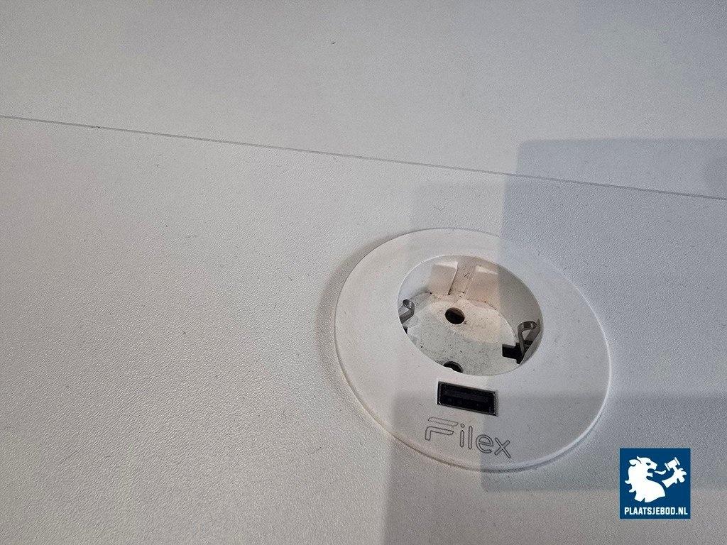 1 x 2-Zijdige elektrische verstelbare bureauopstelling met stoelen – foto 6 – kavel bij Plaats Je Bod, Weesp