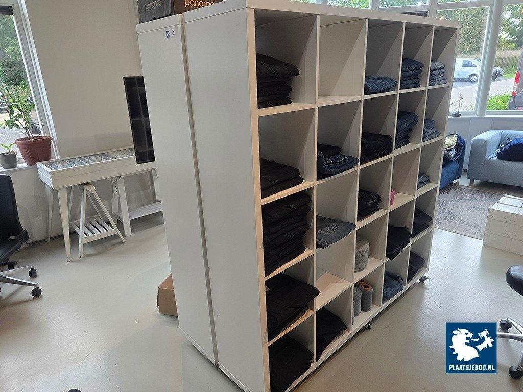 2 x 25-Vaks verrijdbare vakkenkast zonder inhoud – foto 2 – kavel bij Plaats Je Bod, Weesp