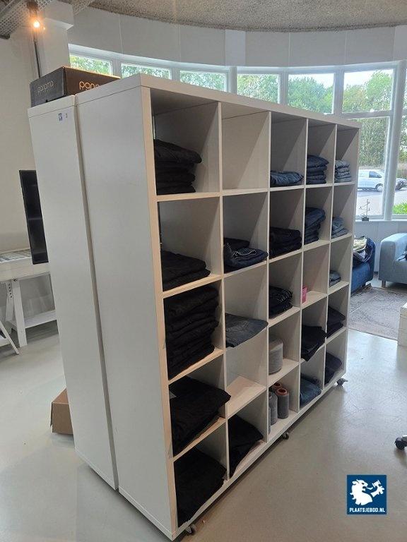 2 x 25-Vaks verrijdbare vakkenkast zonder inhoud – foto 3 – kavel bij Plaats Je Bod, Weesp