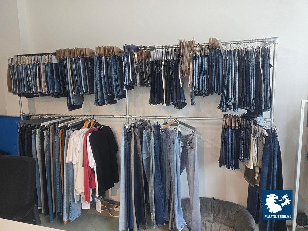 2 x Wandrek uit steigerpijp zonder inhoud – foto 3 – kavel bij Plaats Je Bod, Weesp