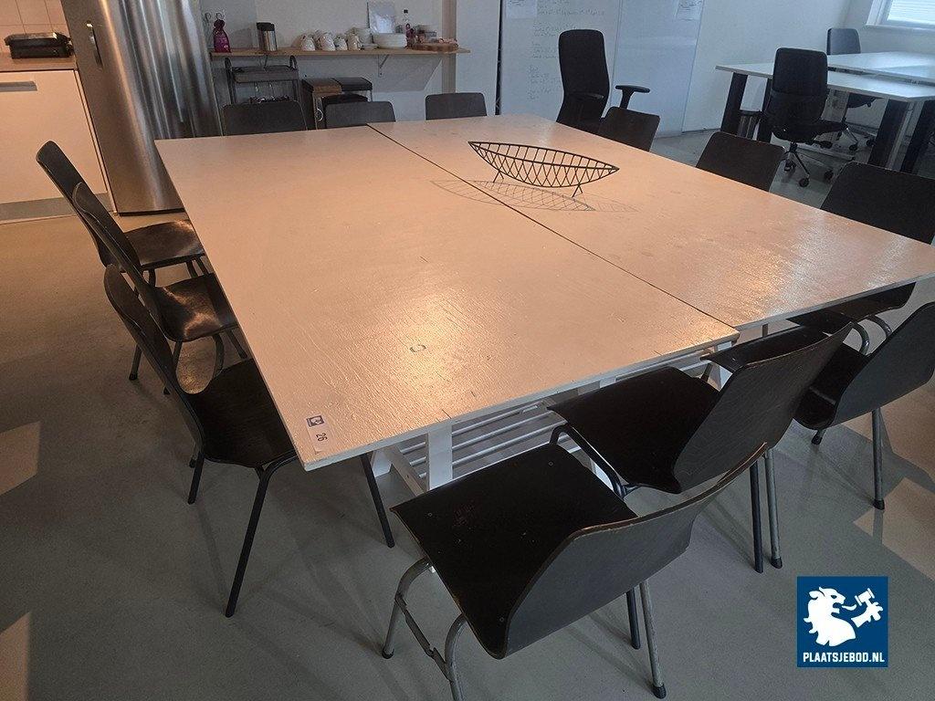 2 x Kantinetafel met diverse soorten stoelen – foto 2 – kavel bij Plaats Je Bod, Weesp