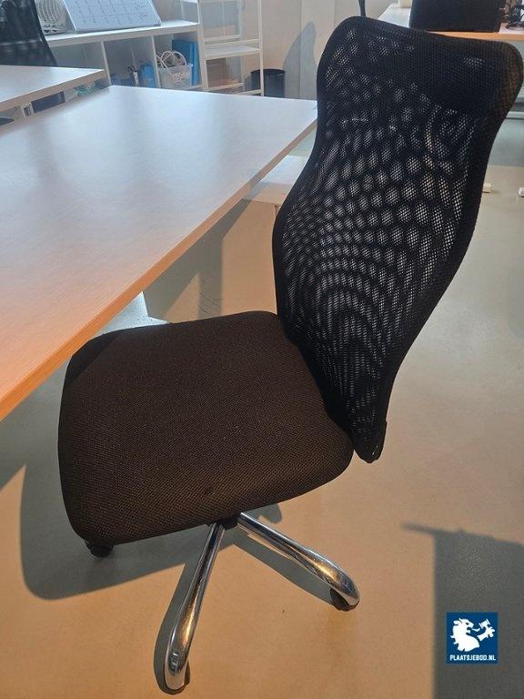 1 x Hoogte verstelbaar bureau met bureaustoel en ladeblok – foto 3 – kavel bij Plaats Je Bod, Weesp