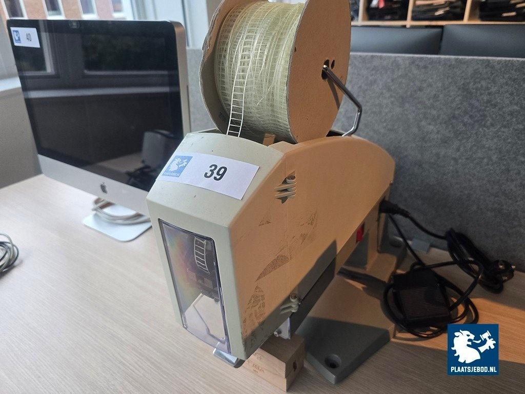 1 x Automatische plastic nietmachine met defecte voet – foto 2 – kavel bij Plaats Je Bod, Weesp