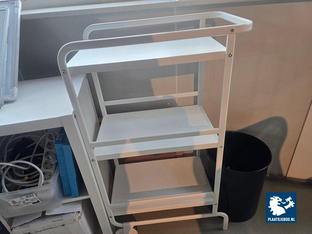 1 x 8-Vaks vakkenkast met divers kantoorgerief, whiteboards, etc – foto 6 – kavel bij Plaats Je Bod, Weesp