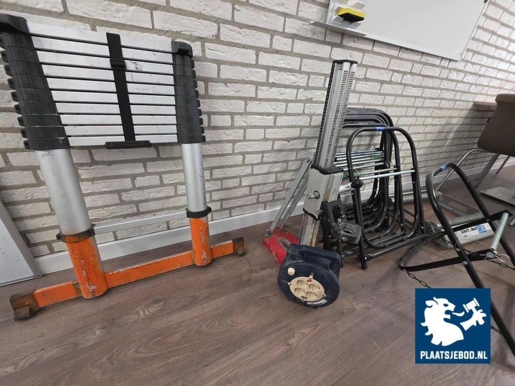 1 x Partij divers waaronder Lübeing Easy Roll Original kabelafwikkelapparaat, 7 x Jonard kabelhaspelstandaard, 1 x boorkolomstandaard, Telescoopladder – foto 4 – kavel bij Plaats J