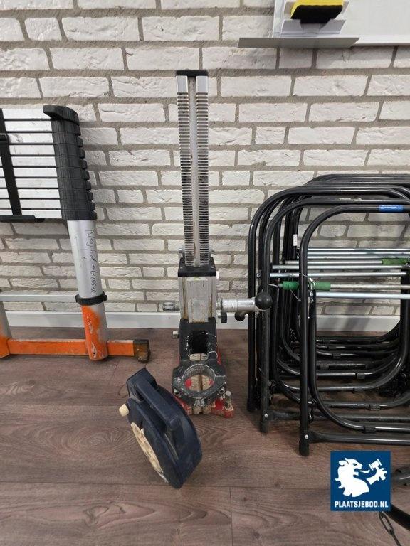 1 x Partij divers waaronder Lübeing Easy Roll Original kabelafwikkelapparaat, 7 x Jonard kabelhaspelstandaard, 1 x boorkolomstandaard, Telescoopladder – foto 5 – kavel bij Plaats J