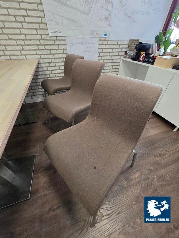 1 x Kantinetafel met 2 x kolomvoet en 6 x Lensvelt gestoffeerde kantinestoelen – foto 5 – kavel bij Plaats Je Bod, Uithoorn