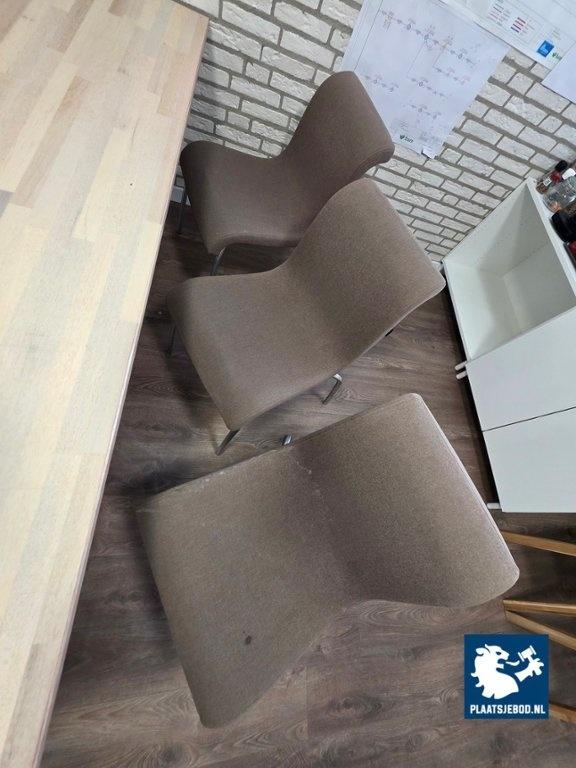 1 x Kantinetafel met 2 x kolomvoet en 6 x Lensvelt gestoffeerde kantinestoelen – foto 6 – kavel bij Plaats Je Bod, Uithoorn