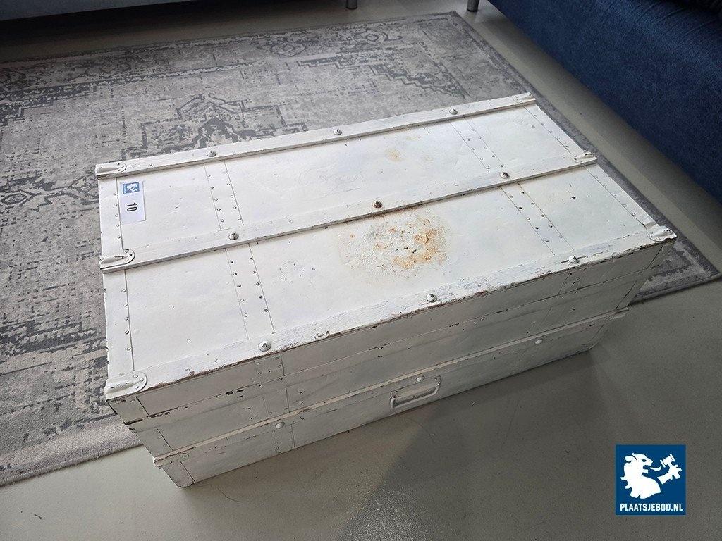 1 x Reiskist met vloerkleed – kavel bij Plaats Je Bod, Weesp