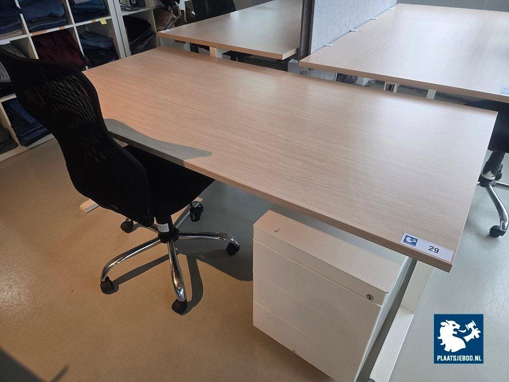 1 x Hoogte verstelbaar bureau met bureaustoel en ladeblok – kavel bij Plaats Je Bod, Weesp